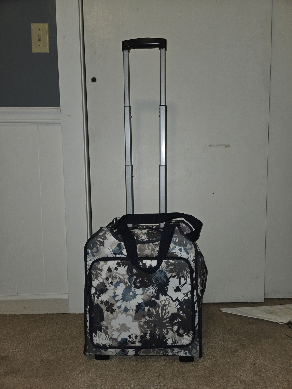 thirty-one Floral Rolling Tote in Black, Gray & Blue